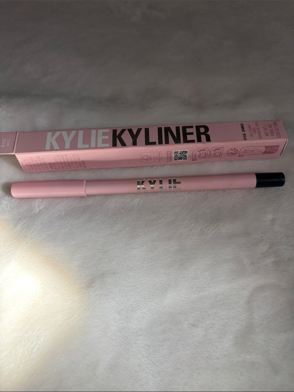 KYLIE KyLiner Eyeliner Pencil – Smooth Precision Liner